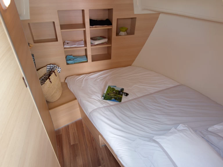 Hire Motorboat Nicols Yacht with a boat licence