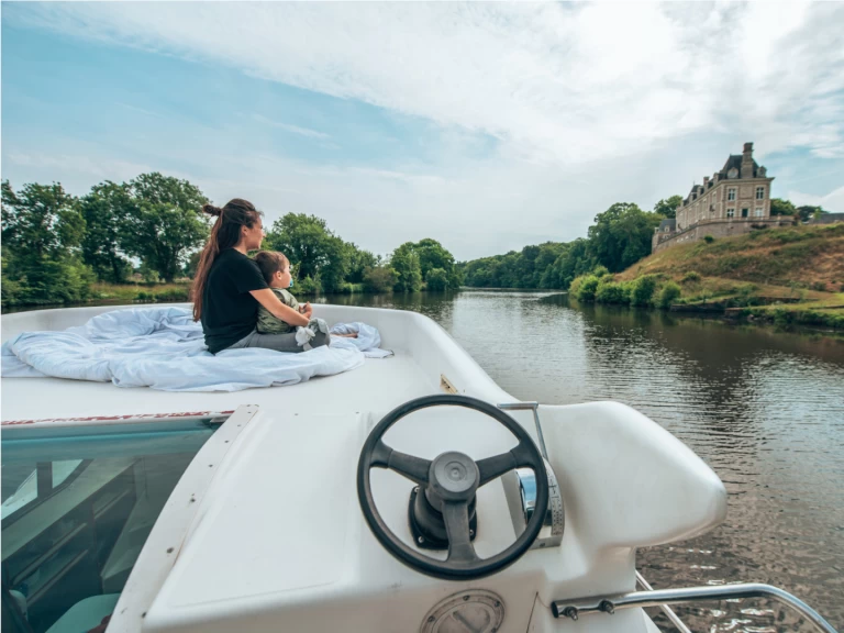 Hire Canal boat Nicols Yacht with a boat licence