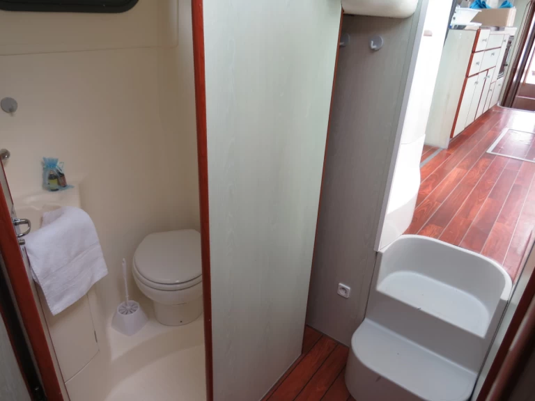 Charter a Nicols Yacht Confort Groupe 8-10 p. in Grez-Neuville on Samboat