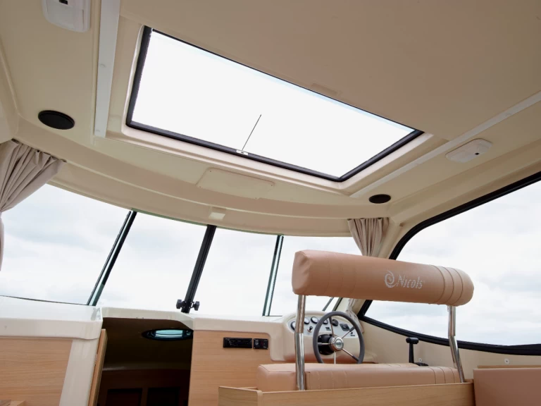 Motorboat hire in Sablé-sur-Sarthe - Nicols Yacht Confort Couple 2-4 p.