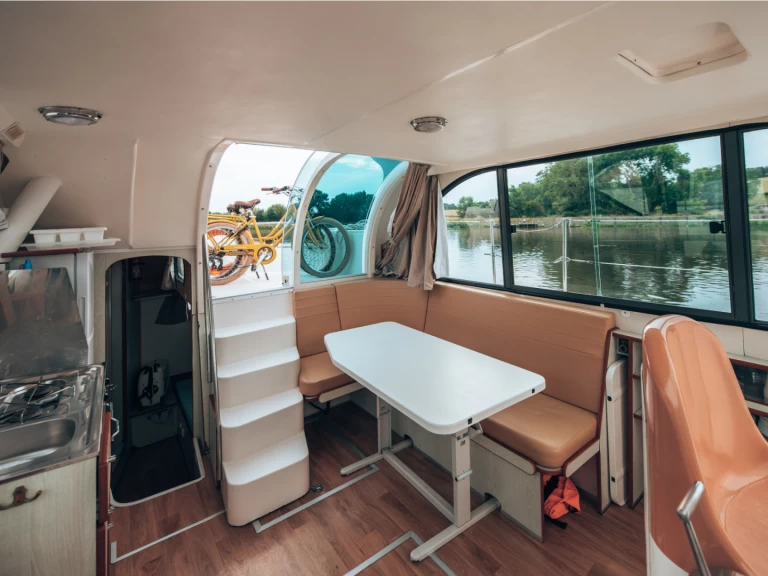 Hire a Nicols Yacht Confort Family 4-7 p. Sablé-sur-Sarthe