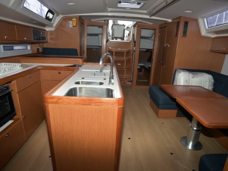 Sailboat to hire Kavála at the best price