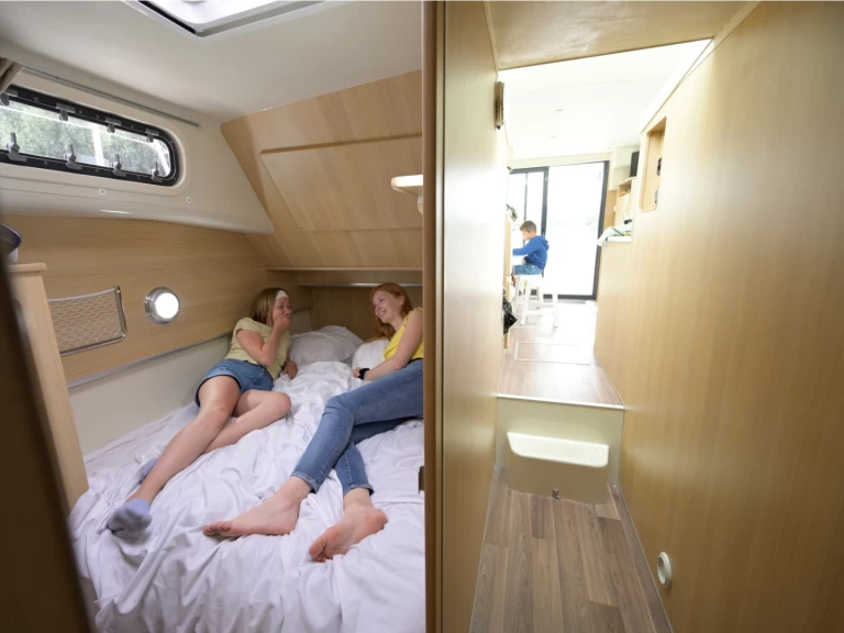 Hire a Nicols Yacht Premium Groupe XL 8-12 p. Grez-Neuville