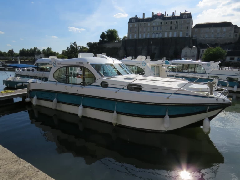 Yacht hire Grez-Neuville cheap Premium Family 4-6 p.