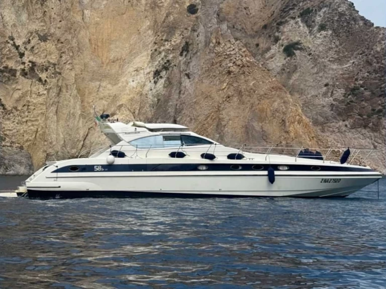 Luxury Yacht to hire Tropea at the best price