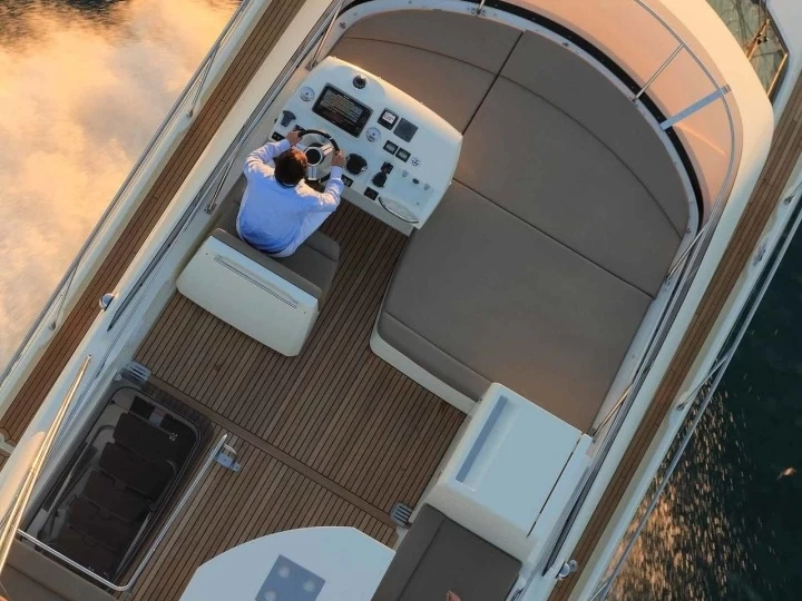 Motorboat hire in Giardini-Naxos - Prestige Prestige 450 Fly