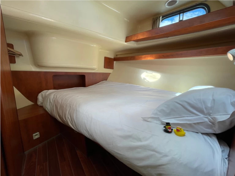 Hire a Nicols Yacht Confort Couple XL 2-4 p. Grez-Neuville