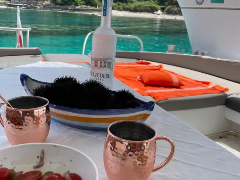 Hire Luxury Yacht  with a boat licence