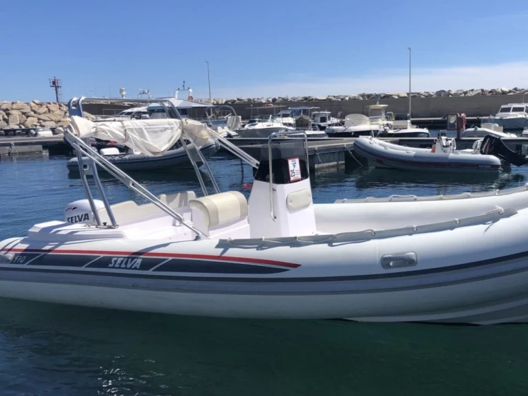 Hire Motorboat  with a boat licence