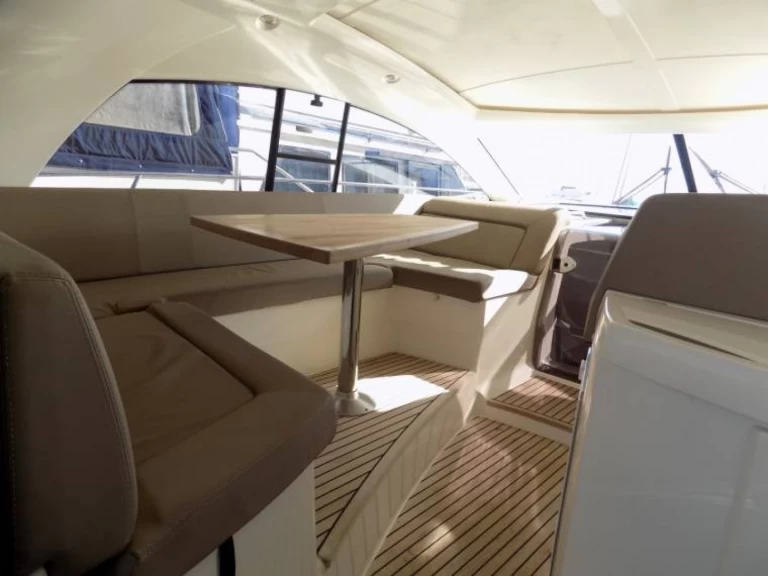 Yacht charter Giardini-Naxos - Prestige Prestige 440 S on SamBoat
