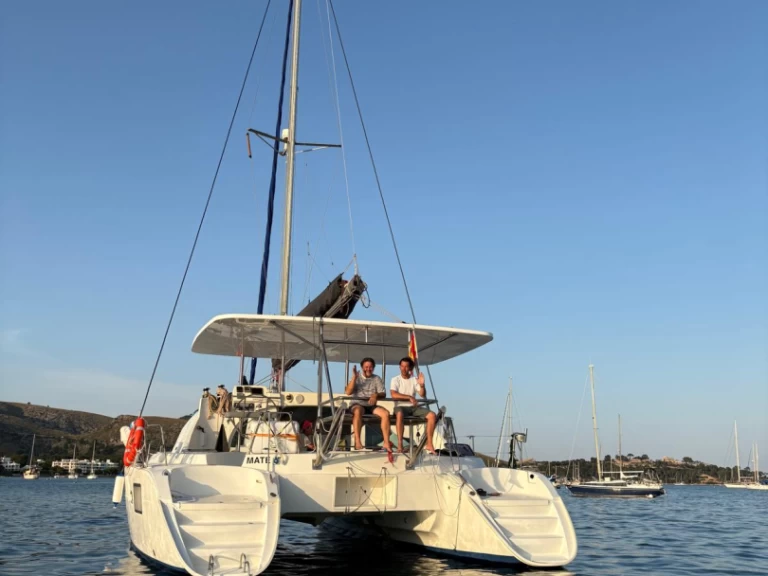 Hire Catamaran Lagoon with a boat licence