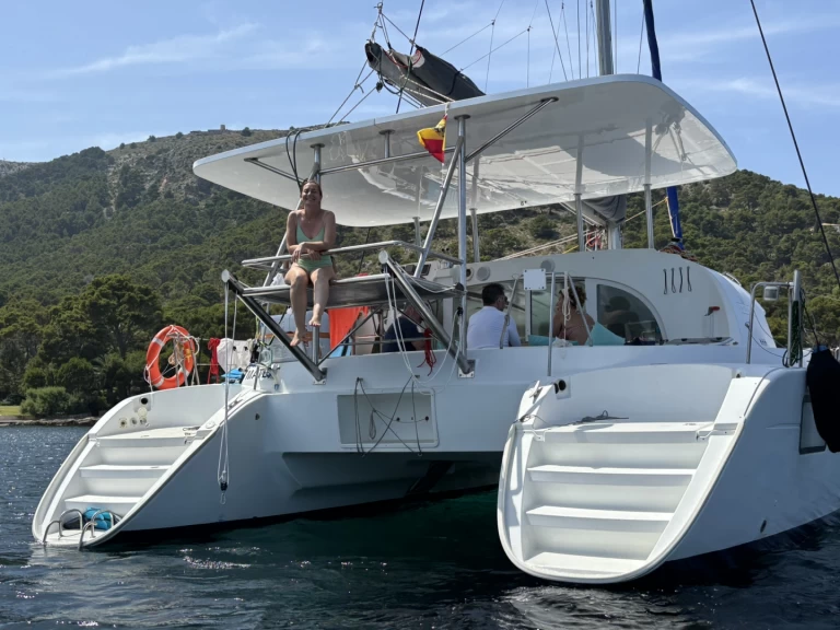 Hire Catamaran Lagoon with a boat licence