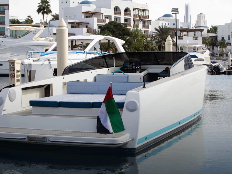 Yacht charter Dubai Marina - VanDutch VanDutch 40 on SamBoat