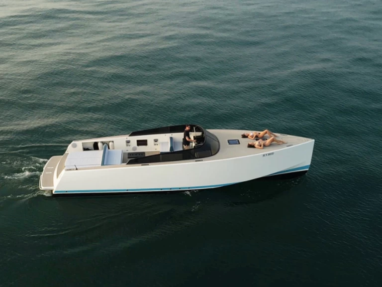 Motorboat hire in Dubai Marina - VanDutch VanDutch 40