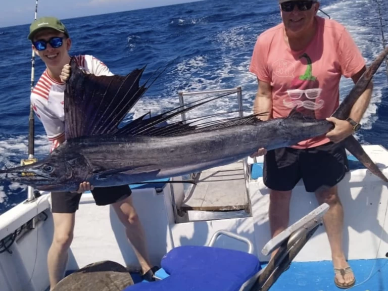 Luxury Yacht to hire Kendwa at the best price