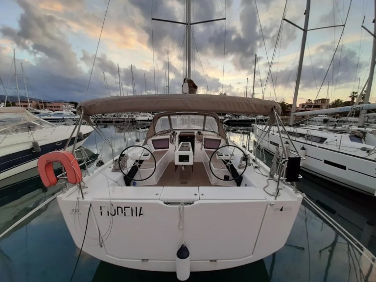 Sailboat hire in Palermo - Dufour Dufour 430