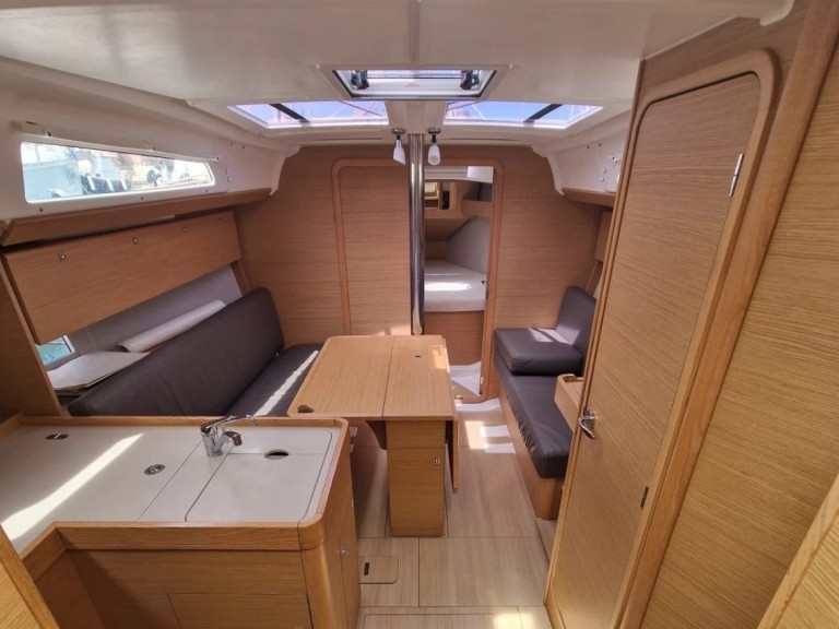 Yacht charter Cagliari - Dufour Dufour 360  on SamBoat