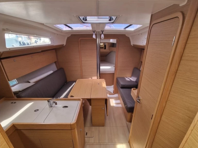 Yacht charter Cagliari - Dufour Dufour 360  on SamBoat