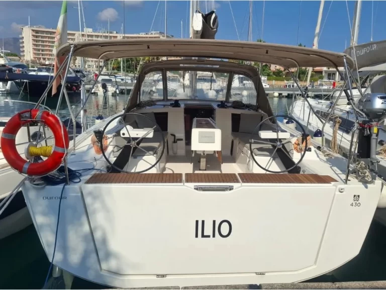 Yacht hire Cagliari cheap Dufour 430