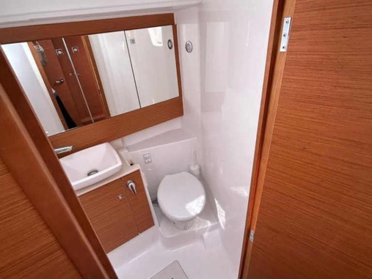 Sailboat hire in Cagliari - Dufour Dufour 430