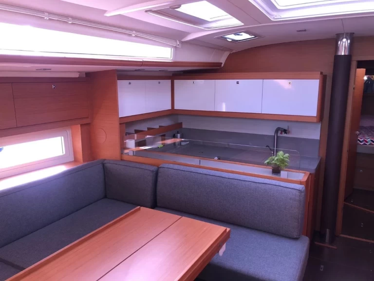 Yacht hire Procida cheap Dufour 530