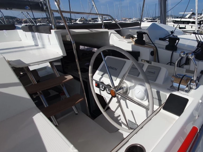 Hire Catamaran with or without skipper Fountaine Pajot Procida