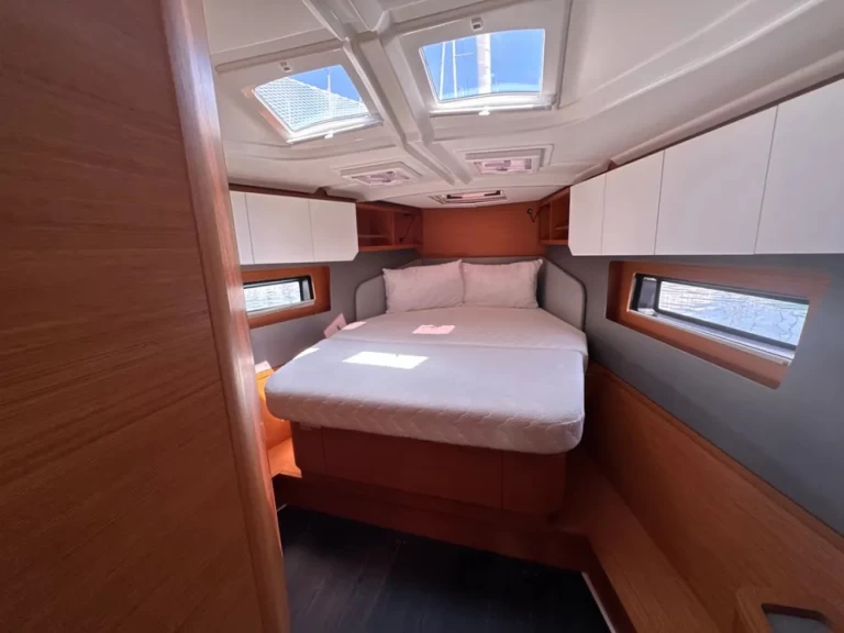 Charter a Dufour Dufour 41 in Procida on Samboat