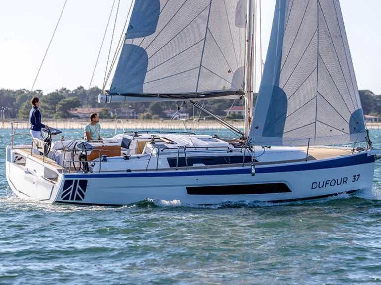 Yacht charter Procida - Dufour Dufour 37 on SamBoat