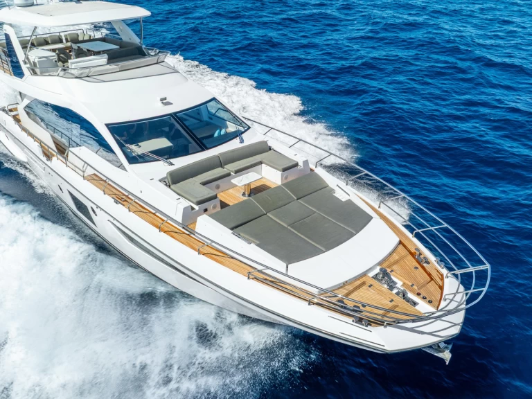 Hire a Azimut Azimut 72 Fly Miami
