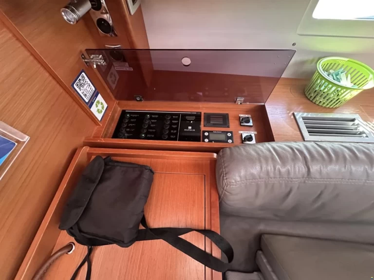 Sailboat hire in Saltsjö-duvnäs - Dufour Dufour 460 Grand Large