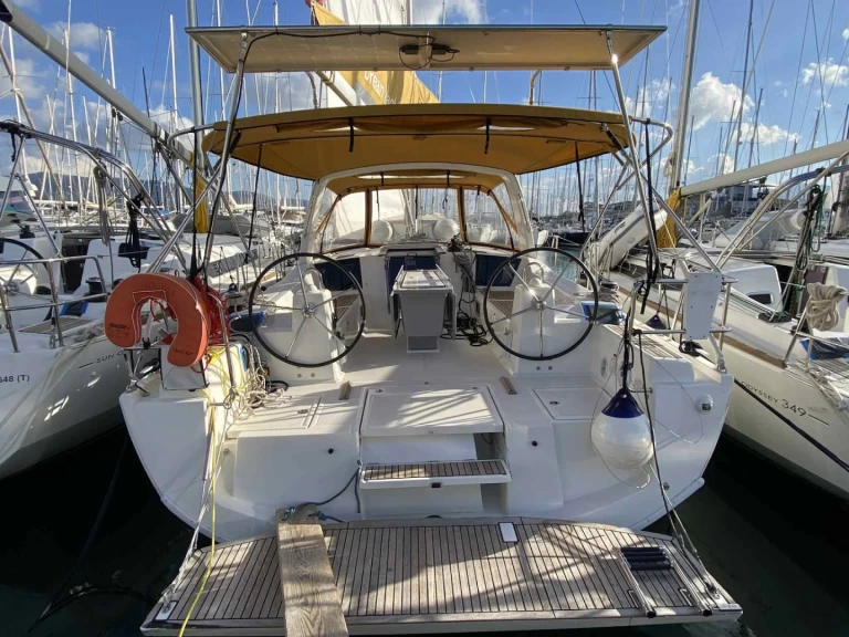 Yacht charter Néa Péramos - Bénéteau Oceanis 41.1 on SamBoat