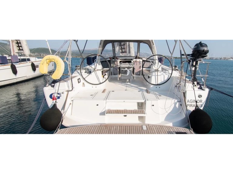 Charter a Bénéteau Oceanis 41.1 in Néa Péramos on Samboat