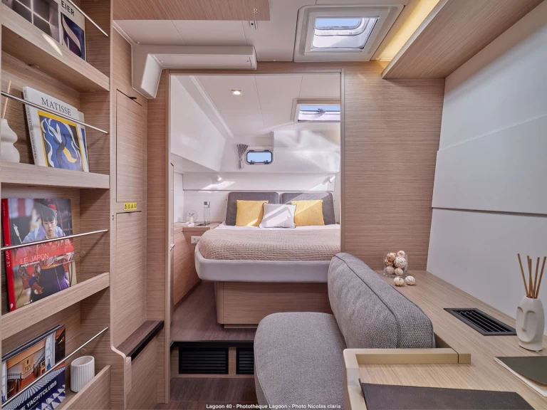 Hire Catamaran Lagoon with a boat licence