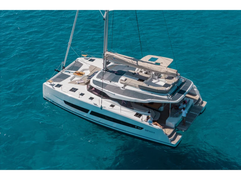 Hire a Fountaine Pajot FP 44 Portimão