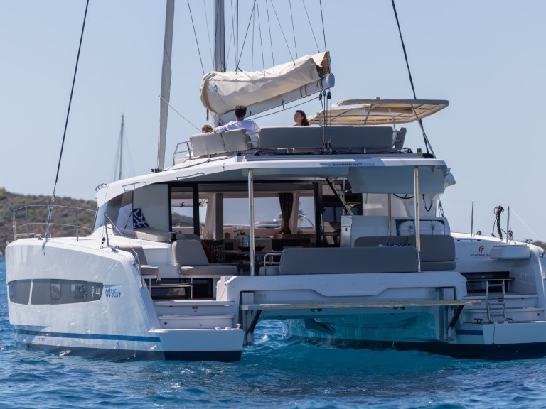 Yacht hire Portimão cheap FP 44