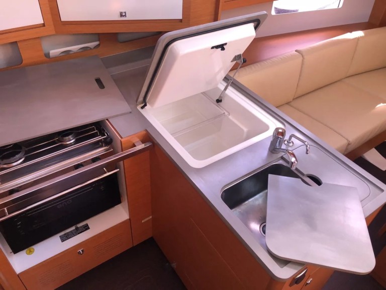 Hire a Dufour Dufour 37 Palermo