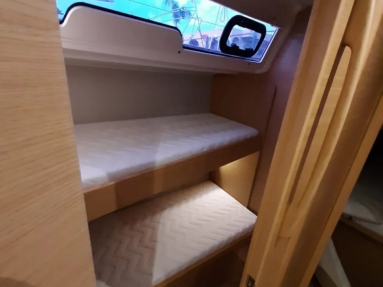 Yacht charter Palermo - Dufour Dufour 430 on SamBoat