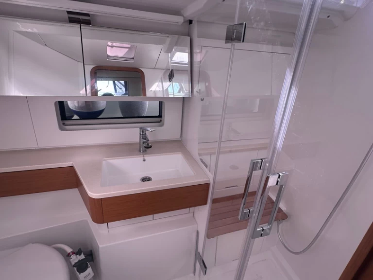 Charter a Dufour Dufour 48 in Procida on Samboat