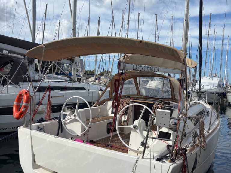 Hire a Dufour Dufour 310 Grand Large Palermo