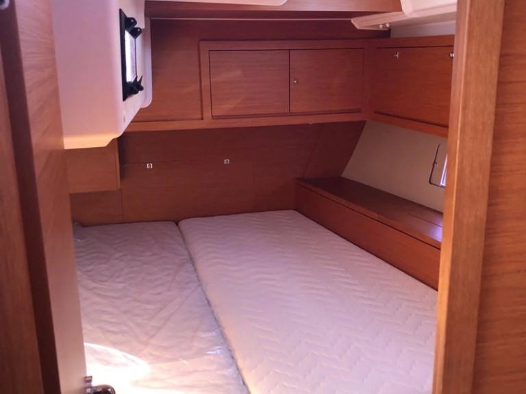 Yacht charter Cagliari - Dufour Dufour 470S on SamBoat