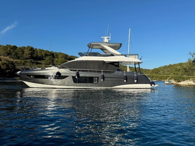 Hire a Azimut Azimut 68 Podstrana