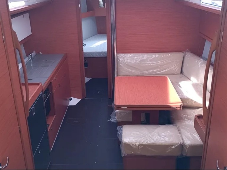 Sailboat hire in Cagliari - Dufour Dufour 390