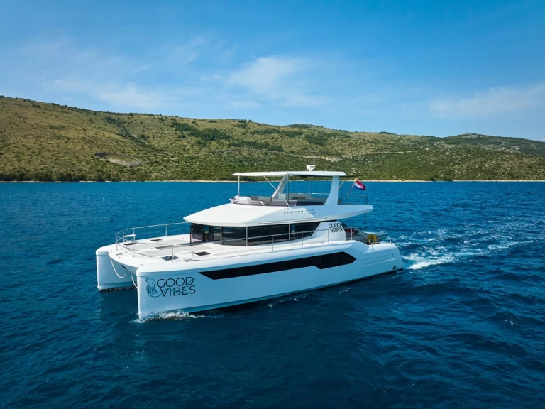 Hire Motorboat Leopard Catamarans / Robertson & Caine with a boat licence