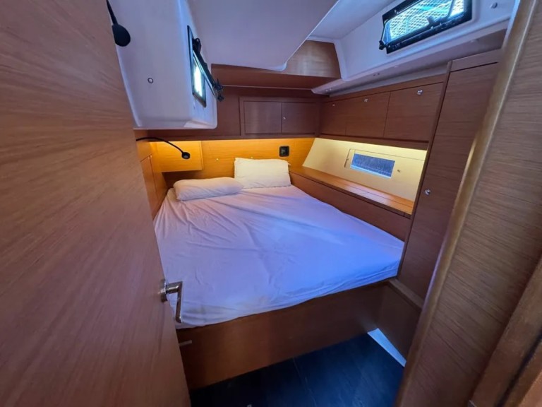 Sailboat hire in Palermo - Dufour Dufour 470