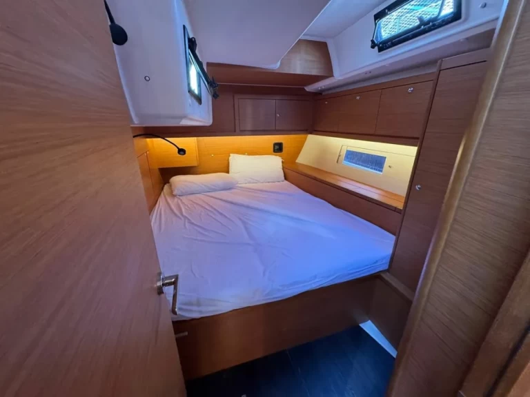 Sailboat hire in Palermo - Dufour Dufour 470