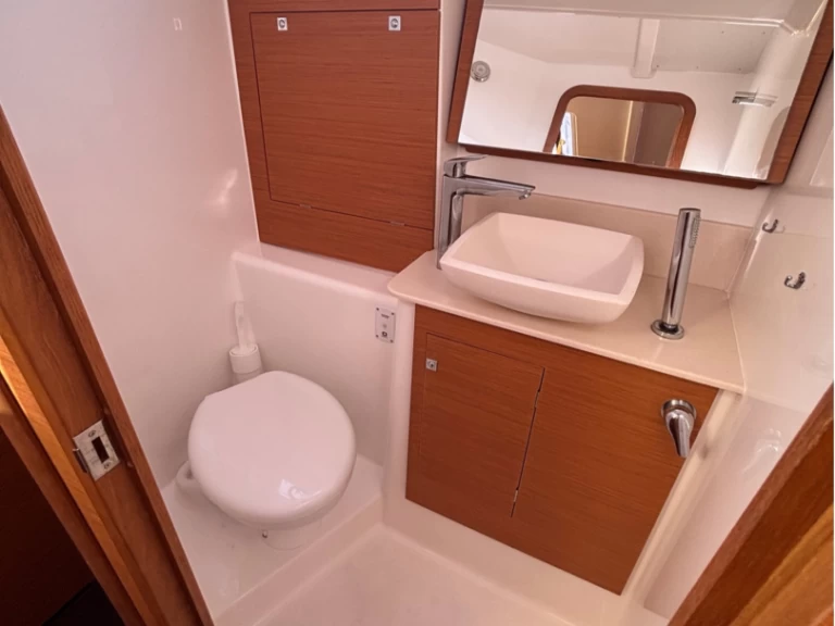 Sailboat to hire Palermo at the best price