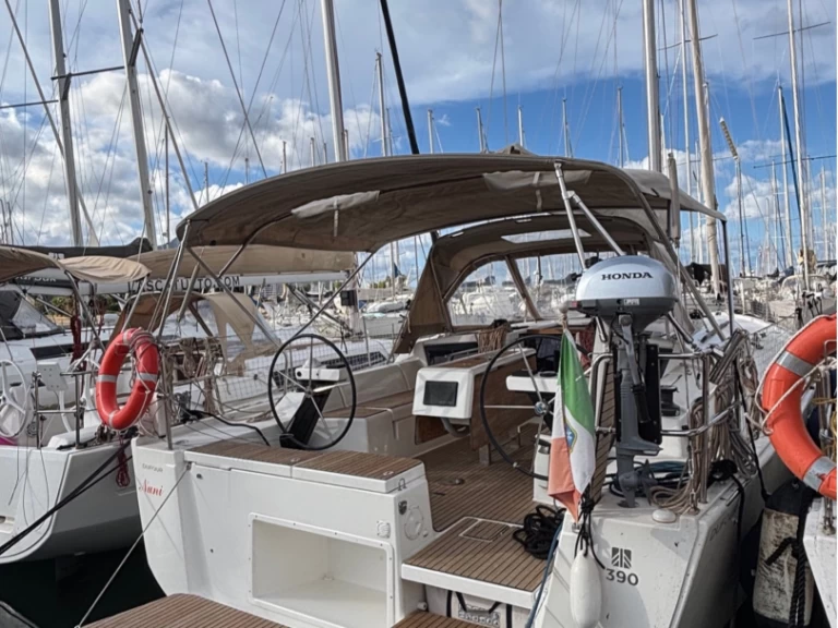 Yacht charter Palermo - Dufour Dufour 390 on SamBoat