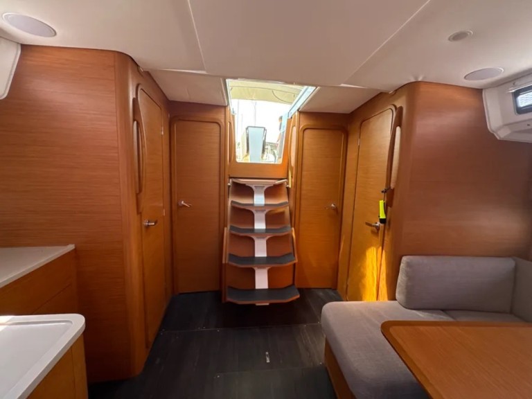 Sailboat hire in Procida - Dufour Dufour 41