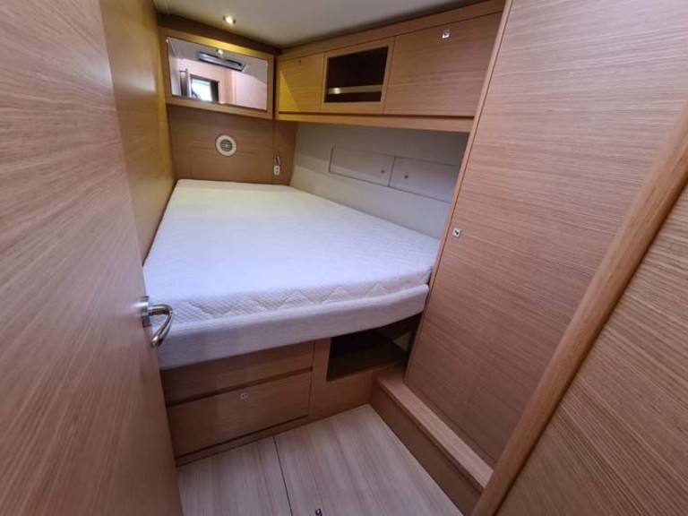 Sailboat hire in Palermo - Dufour Dufour 530