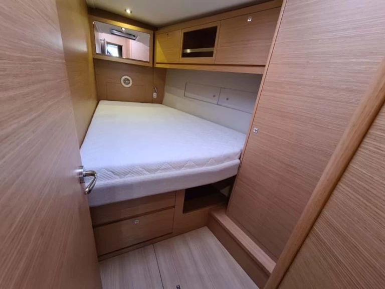 Sailboat hire in Palermo - Dufour Dufour 530